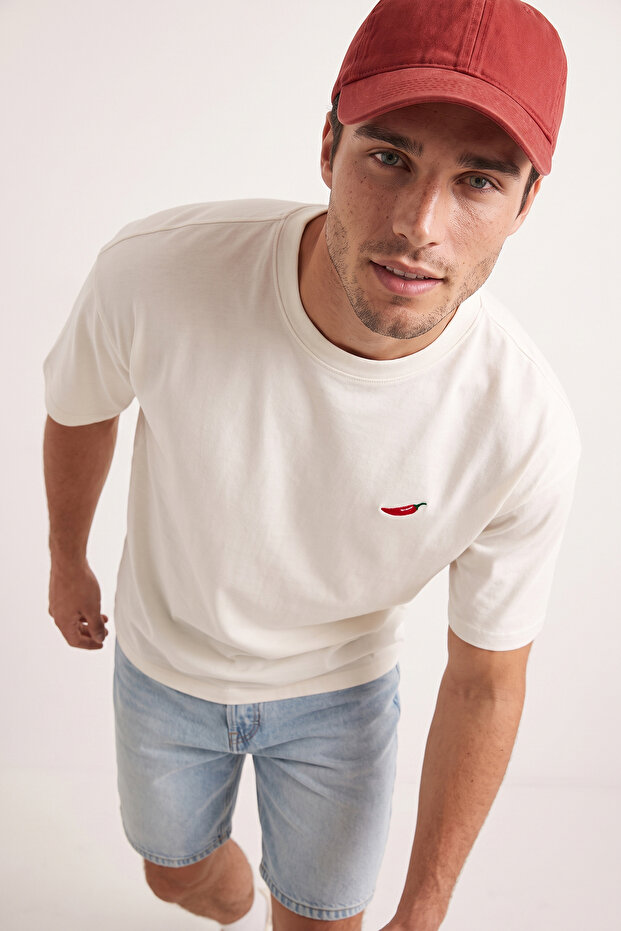 Unisex Ekru Biber Nakışlı Oversize/Rahat Kesim %100 Pamuk T-Shirt TMNSS22TS0318 - 3