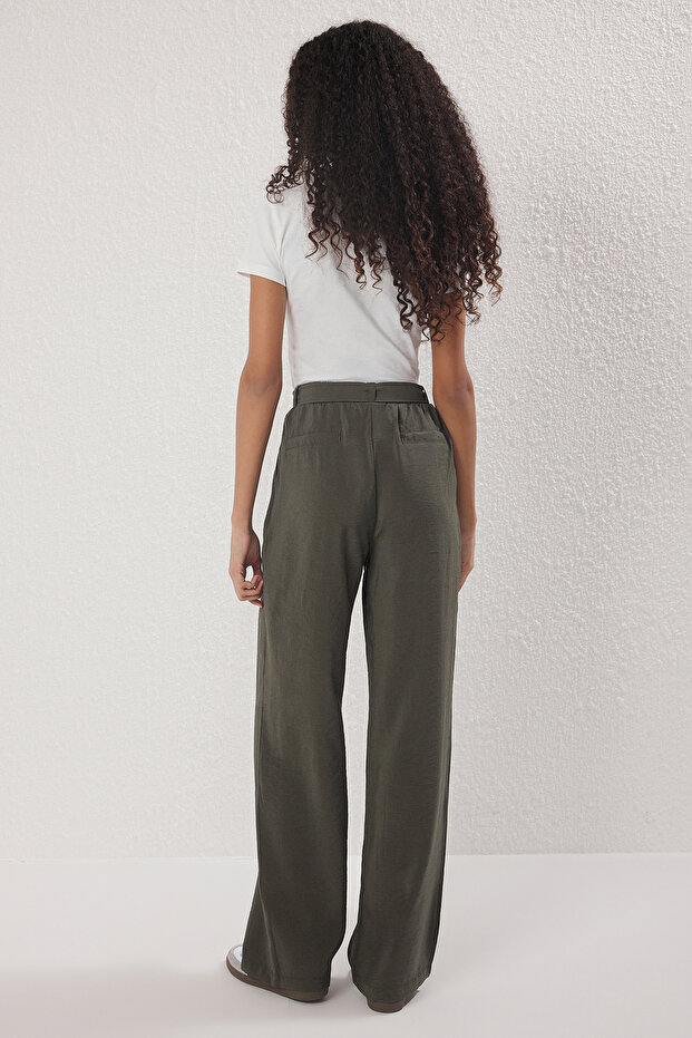 Haki Modal Yumuşak Tuşeli Kemerli Wide Leg/Geniş Paça Pantolon TWOSS25PL00112 - 3