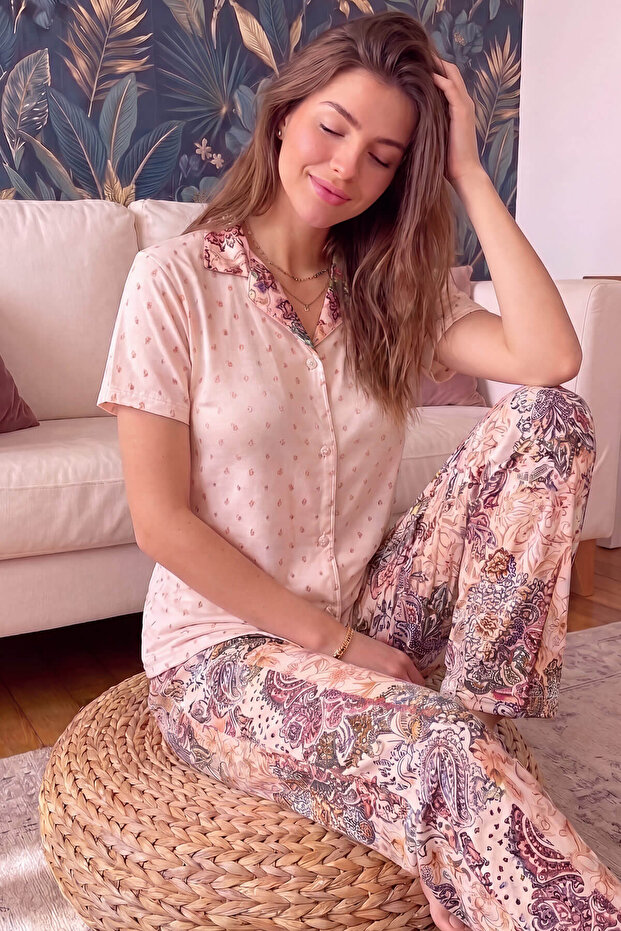 طقم بيجامة نسائية بأكمام قصيرة وأزرار أمامية حصرية باللون البيج Florado