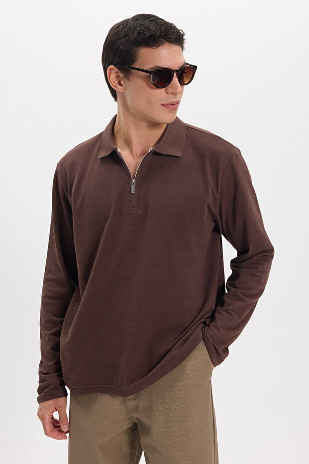 Men's standard fit regular cut cotton long sleeve zippered brown polo collar sweatshirt