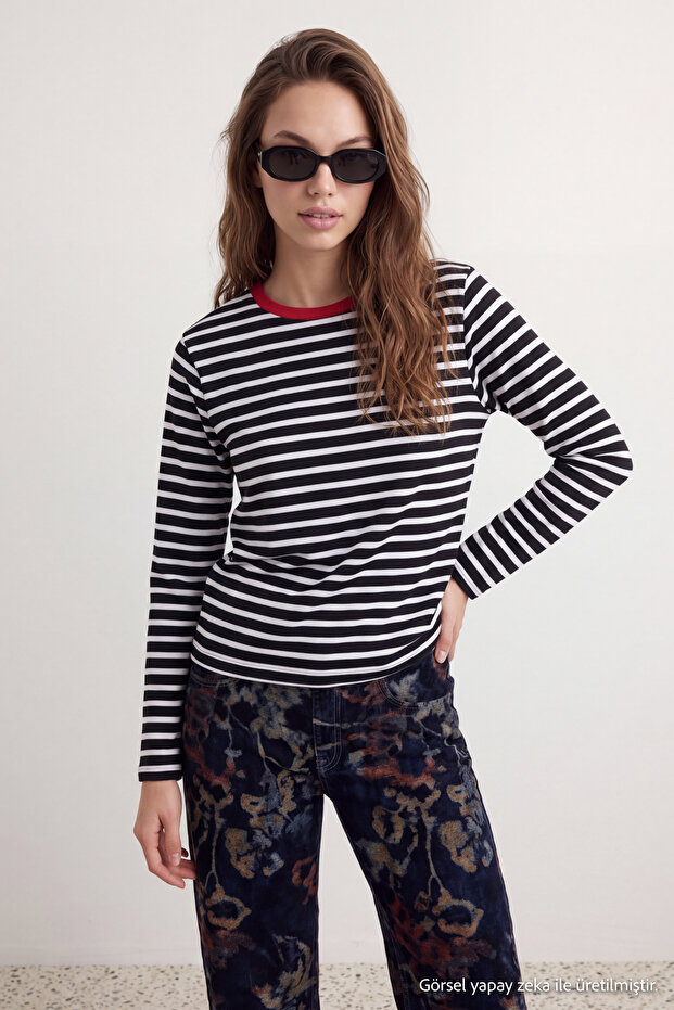 Siyah Çizgili Relaxed Kalıp Basic Bisiklet Yaka Renkli Ribanalı Örme T-Shirt TWOAW23TS00026