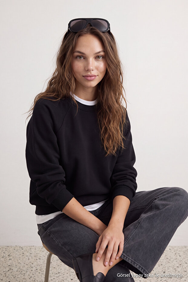 Siyah Relaxed/Rahat Kalıp Basic Reglan Kol Bisiklet Yaka Örme Sweatshirt TWOAW24SW00104
