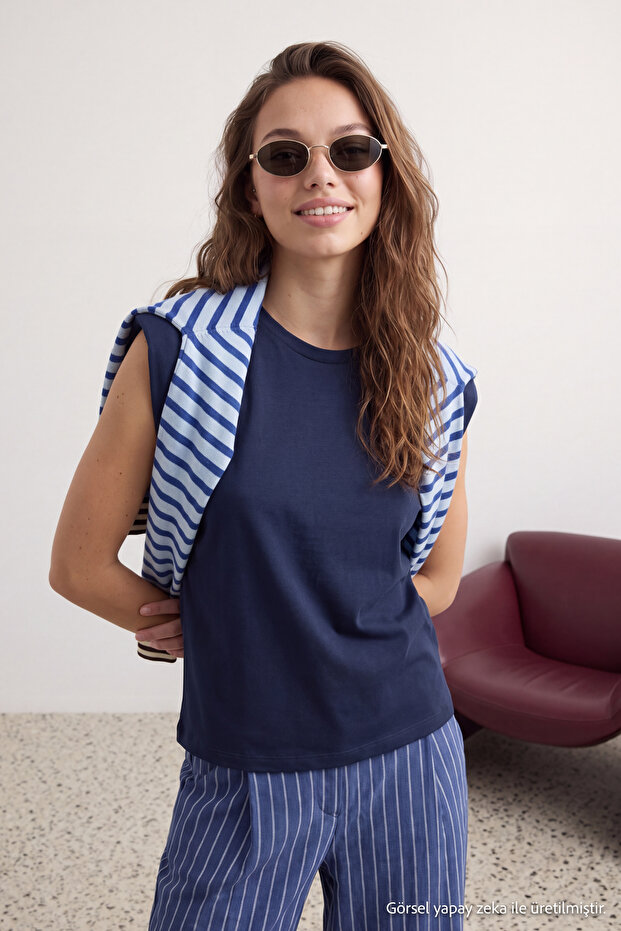 Lacivert %100 Pamuk Vatka Görünümlü Basic Bisiklet Yaka Örme T-Shirt TWOSS20TS0021