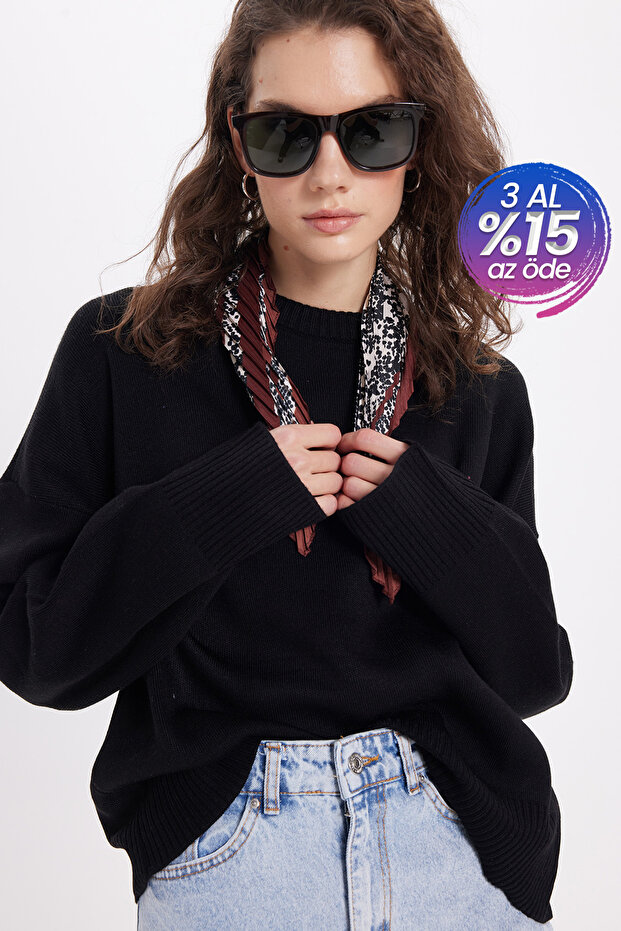 Women's Oversized wide cut crew neck black sweater