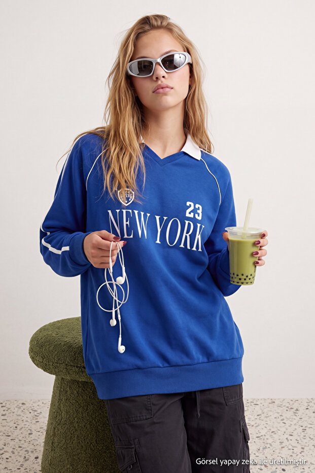 Cobalt Blue City Printed Thick Fleece Lined Oversize Polo Collar College Knitted Sweatshirt Twoaw27Sw00167