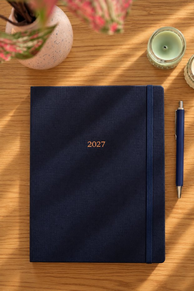 Classic 2027 Weekly Planner – Linen Textured Hard Cover, 19X25 Cm, Elastic, Pocket – Navy Blue