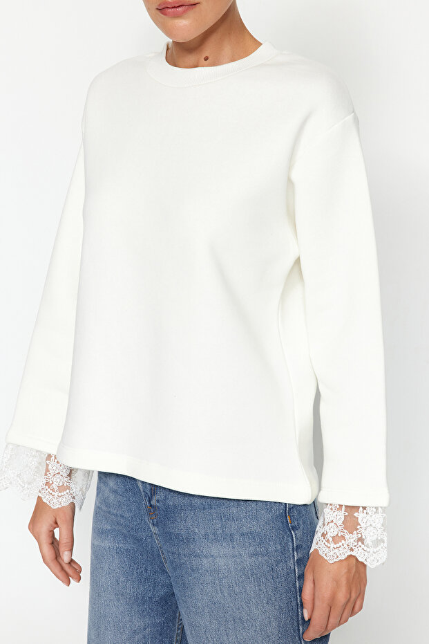 Ekru Dantel Detaylı Kalın İçi Polarlı Oversize/Geniş Kalıp Örme Sweatshirt TWOAW24SW00036 - 3