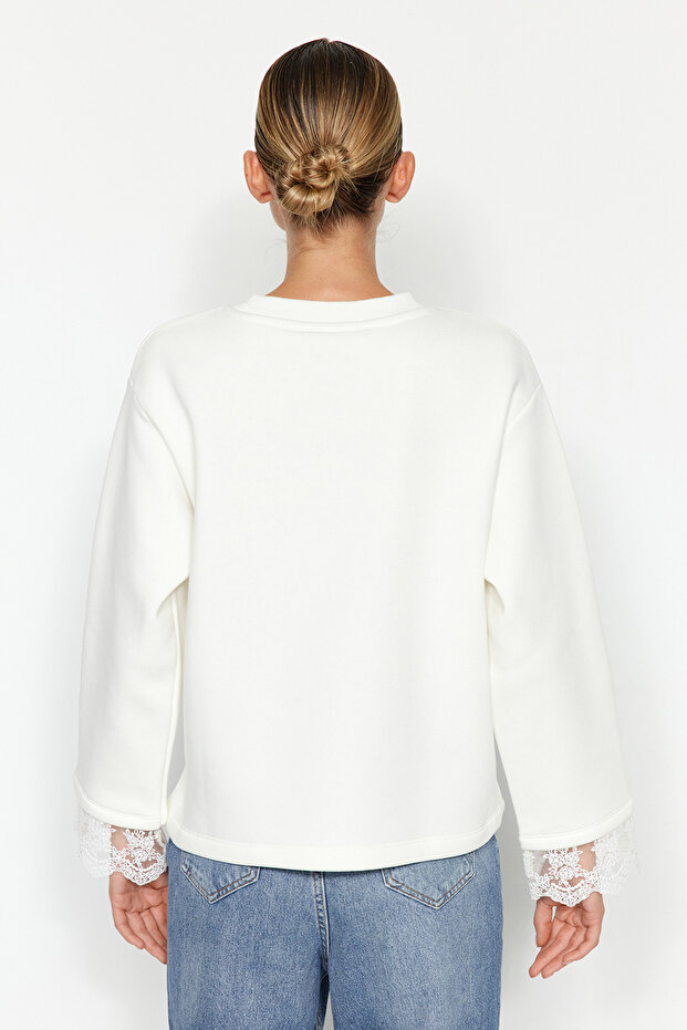 Ekru Dantel Detaylı Kalın İçi Polarlı Oversize/Geniş Kalıp Örme Sweatshirt TWOAW24SW00036 - 5