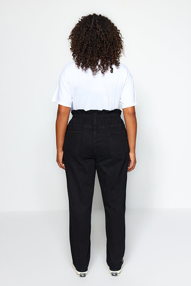 Siyah Yüksek Bel Beli Lastikli %100 Pamuk Büyük Beden Mom Jeans TBBAW23JE00002 - 11