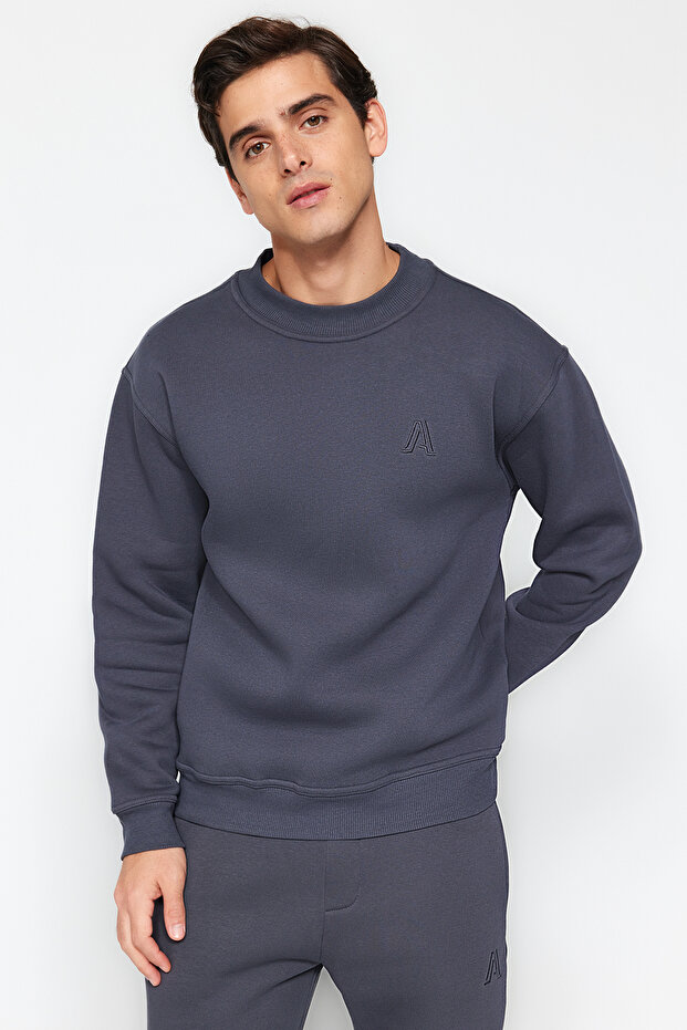 Antrasit Oversize/Geniş Kesim Yarım Balıkçı Yaka Harf Nakışlı Sweatshirt İçi Polarlı TMNAW24SW00046 - 2