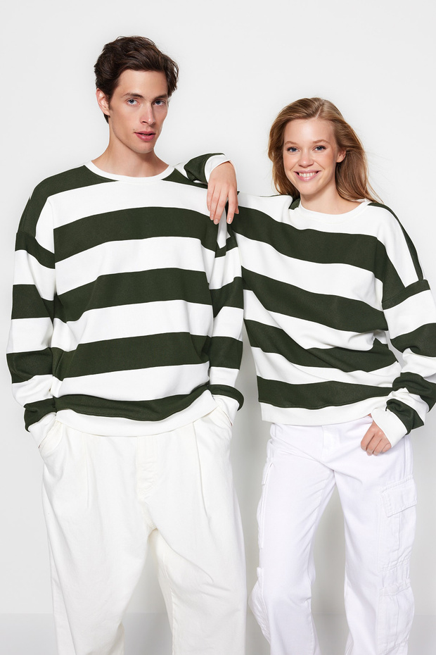 Yeşil Unisex Oversize/Geniş Kesim Çizgili İçi Polar/Sıcak Tutan Pamuk Sweatshirt TMNAW24SW00098 - 1