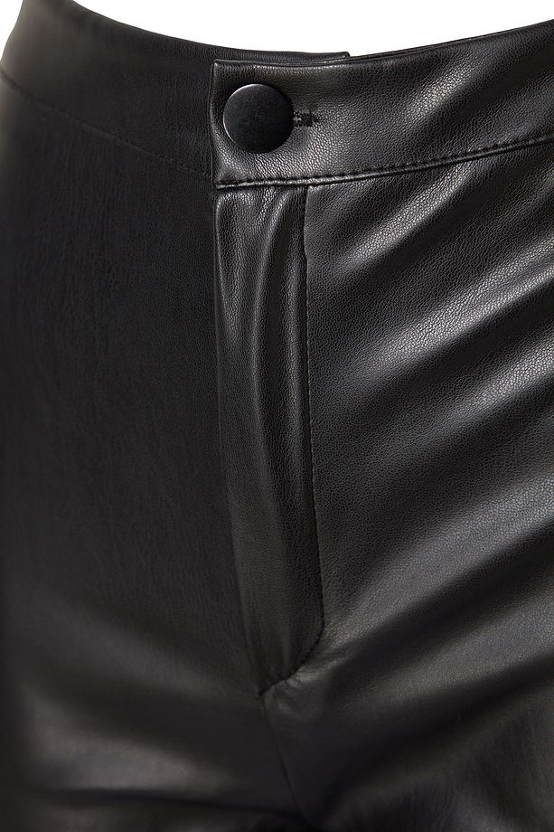 Siyah Suni Deri Wide Leg Cep Detaylı Örme Pantolon TWOAW24PL00103 - 9