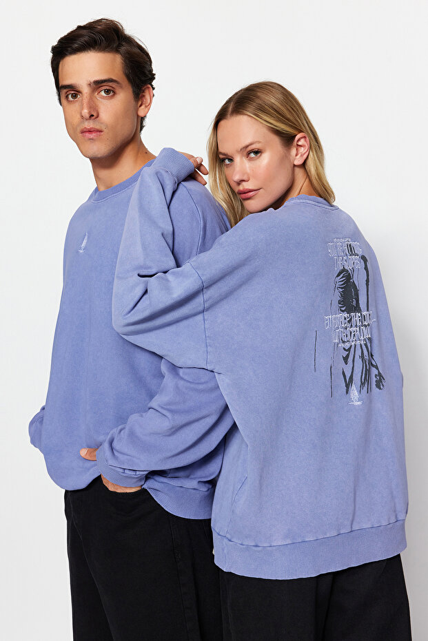 Lila Unisex Oversize/Geniş Kesim %100 Pamuk Eskitme/Soluk Efektli Mistik Sweatshirt TMNAW24SW00189 - 1