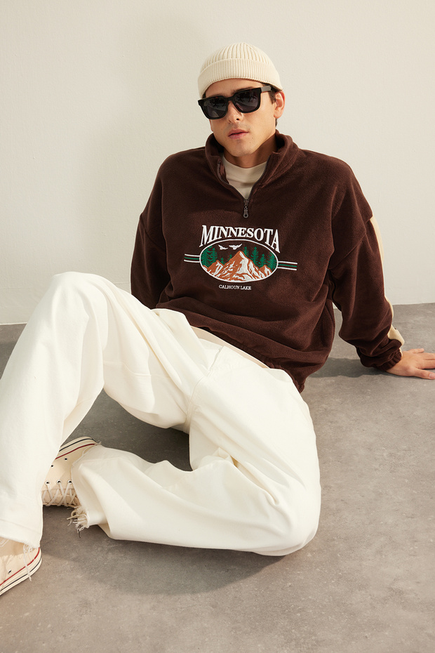 Kahverengi Unisex Oversize/Geniş Kesim Dik Yaka Anti-pilling Polar Sweatshirt TMNAW24SW00034 - 1