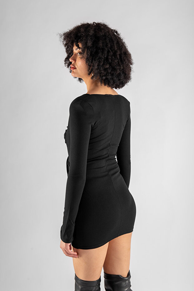 Mini rochie neagră decoltată - 5