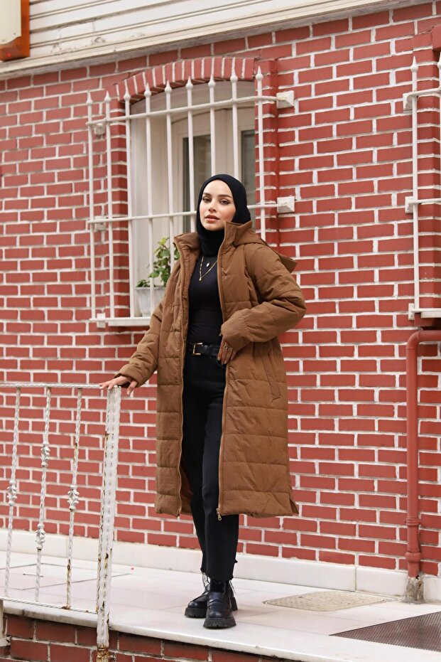 معطف طويل بغطاء للرأس مع سحاب جانبي