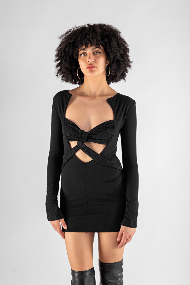 Mini rochie neagră decoltată - 4