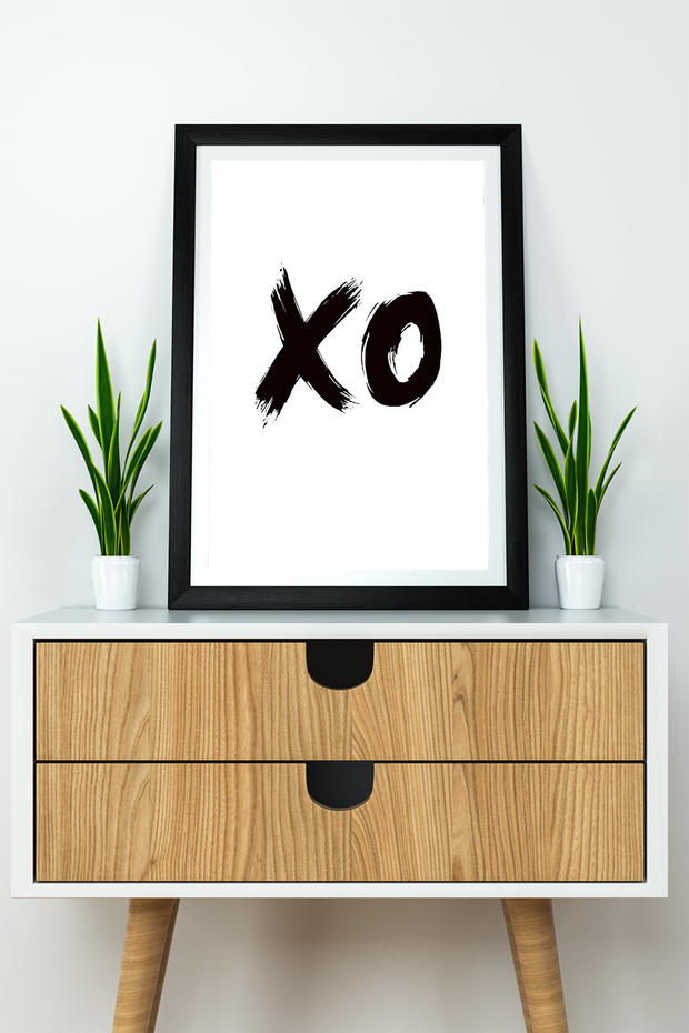 طاولة MDF مكتوبة بإطار من قطعة واحدة "XO"