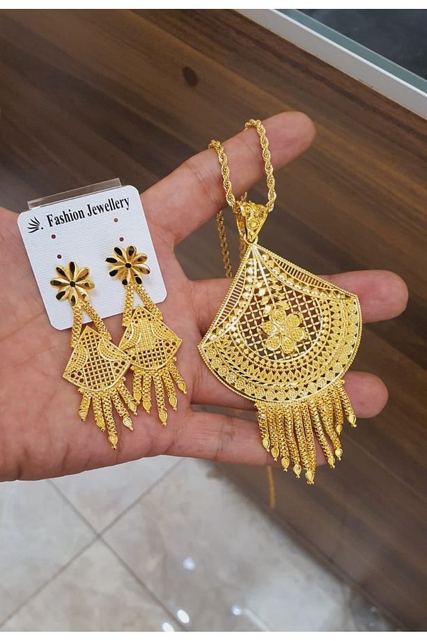 22 ayar altın kaplama hint kolye ve küpe seti zinciriyle birlikte - 1