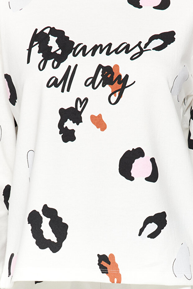 Beyaz %100 Pamuklu Leopar Desenli Sloganlı Tshirt-Jogger Örme Pijama Takımı THMAW24PT00211 - 8