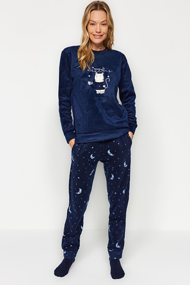 Lacivert Kedi Nakışlı Kadife Kışlık Örme Pijama Takımı THMAW24PT00169 - 2