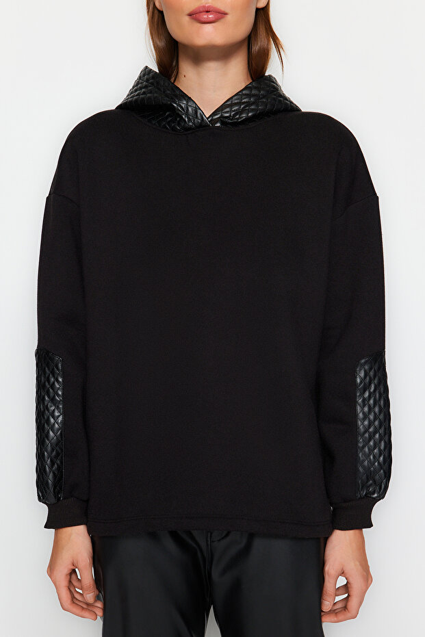 Siyah Kalın İçi Polarlı Kapitoneli Oversize/Geniş Kesim Kapüşonlu Örme Sweatshirt TWOAW24SW00205 - 4