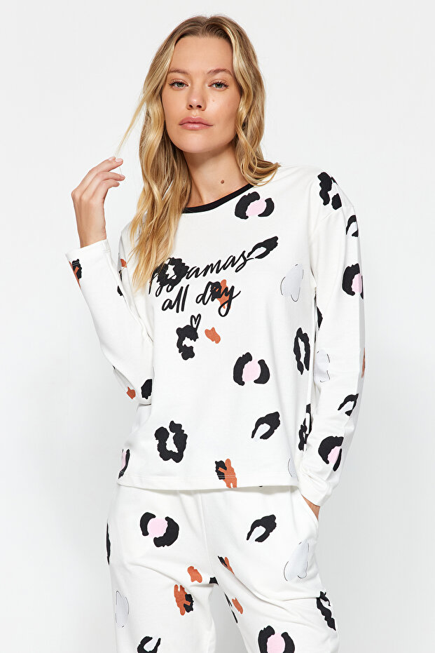 Beyaz %100 Pamuklu Leopar Desenli Sloganlı Tshirt-Jogger Örme Pijama Takımı THMAW24PT00211 - 5