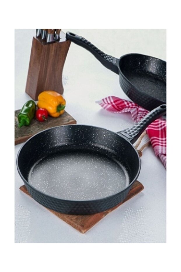 Diamante Black 32 Cm Cast Pan 0040