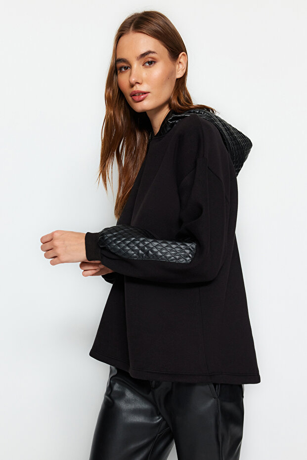 Siyah Kalın İçi Polarlı Kapitoneli Oversize/Geniş Kesim Kapüşonlu Örme Sweatshirt TWOAW24SW00205 - 1