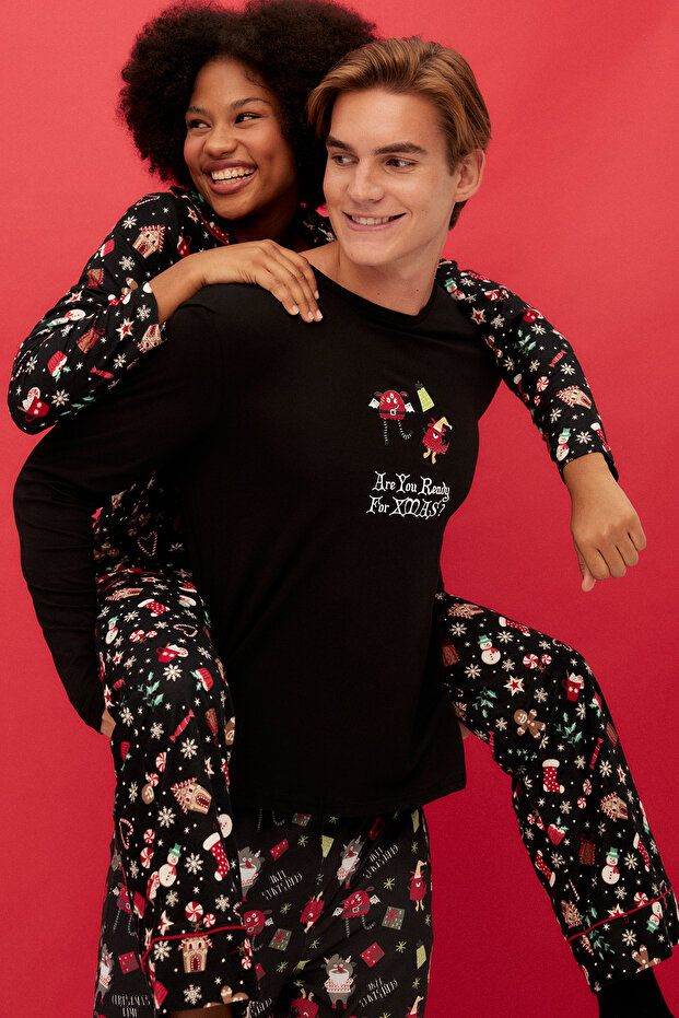 Siyah Yumuşak Hissiyatlı Yılbaşı Temalı Örme Pijama Takımı THMAW24PT00051