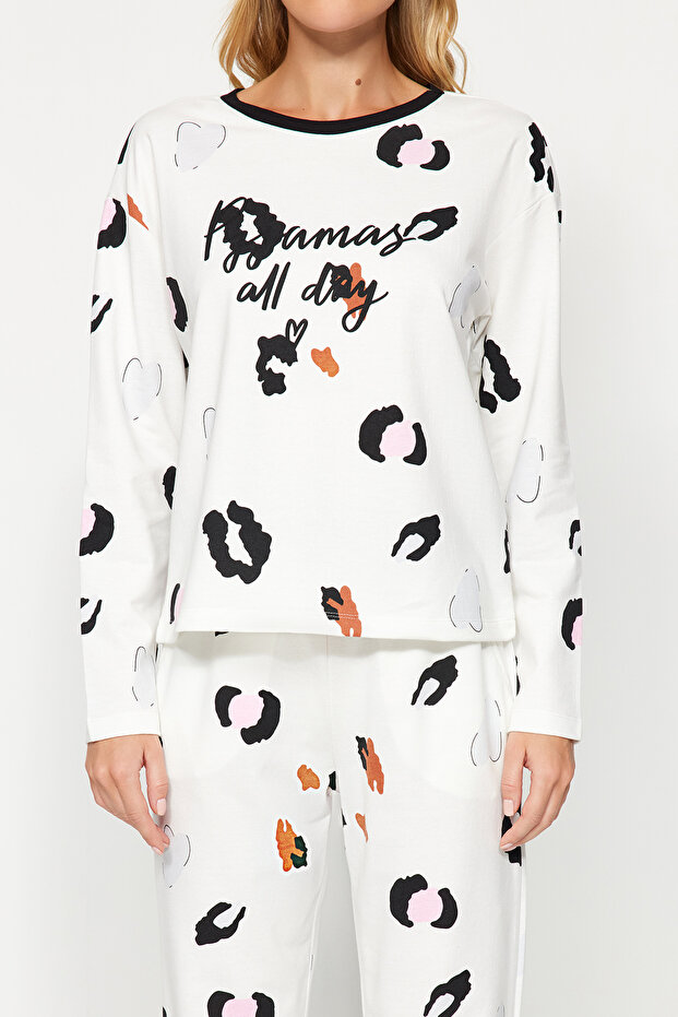 Beyaz %100 Pamuklu Leopar Desenli Sloganlı Tshirt-Jogger Örme Pijama Takımı THMAW24PT00211 - 6