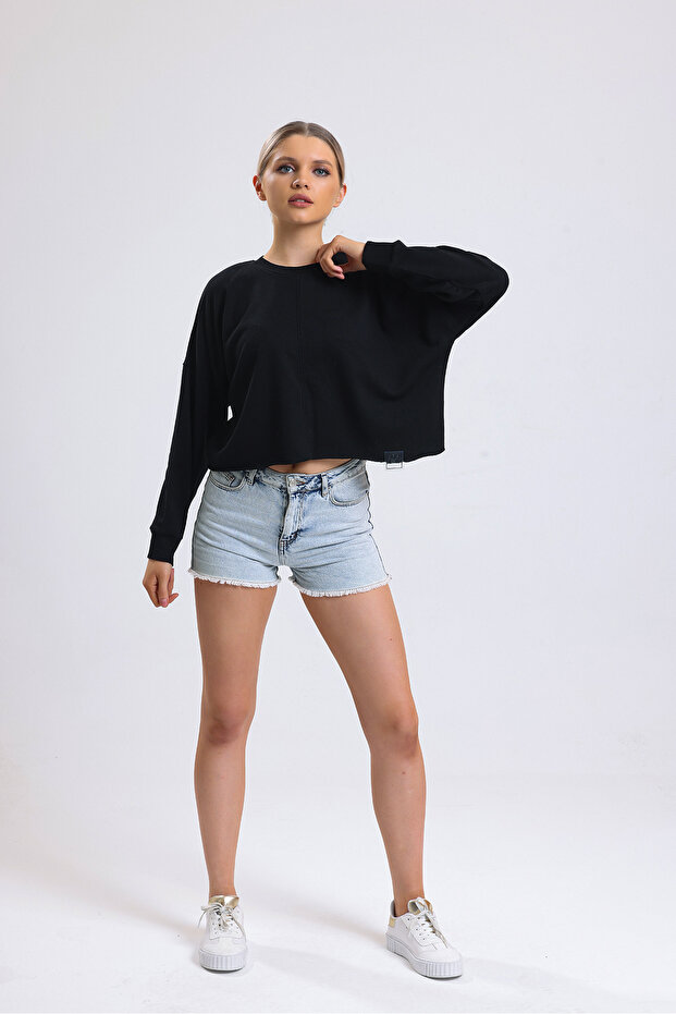 women's black crew-neck oversize sweatshirt