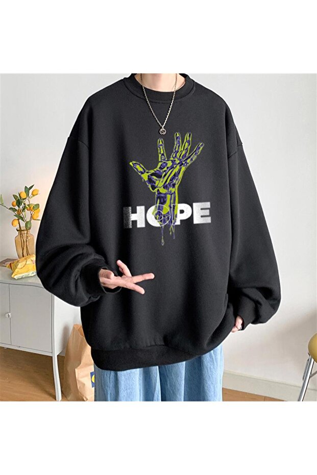 سويت شيرت بطبعة يدوية من Hope باللون الأسود للجنسين ذو رقبة دائرية كبيرة الحجم