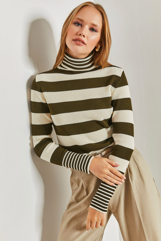 Women's White Khaki Turtleneck Striped Knitwear Sweater 20234209
