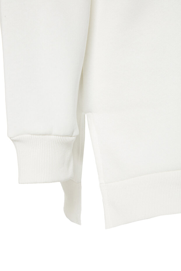 Ekru Kalın İçi Polarlı Yırtmaçlı Oversize/Bol Kesim Örme Büyük Beden Sweatshirt TBBAW24AO00003 - 7