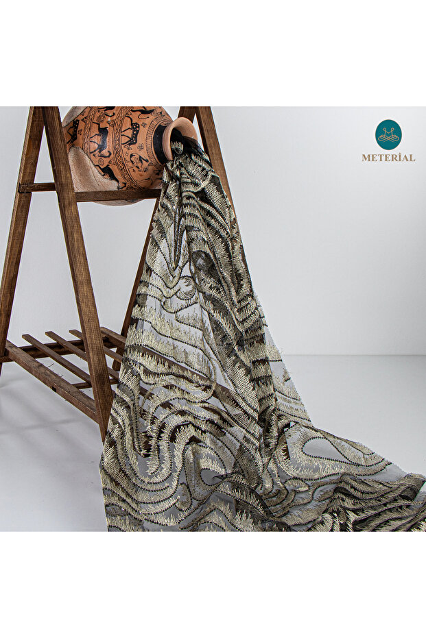 PULLU TÜL ÜZERİ TASARIM KUMAŞ - 1