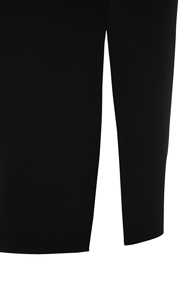 Czarna sukienka midi z długim rękawem i rozcięciem - TBBAW24AH00089 - 8