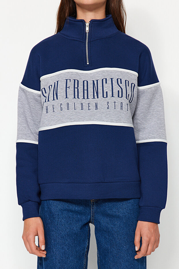 Lacivert Basic Baskılı Kalın İçi Polarlı Örme Sweatshirt TWOAW23SW00117 - 4