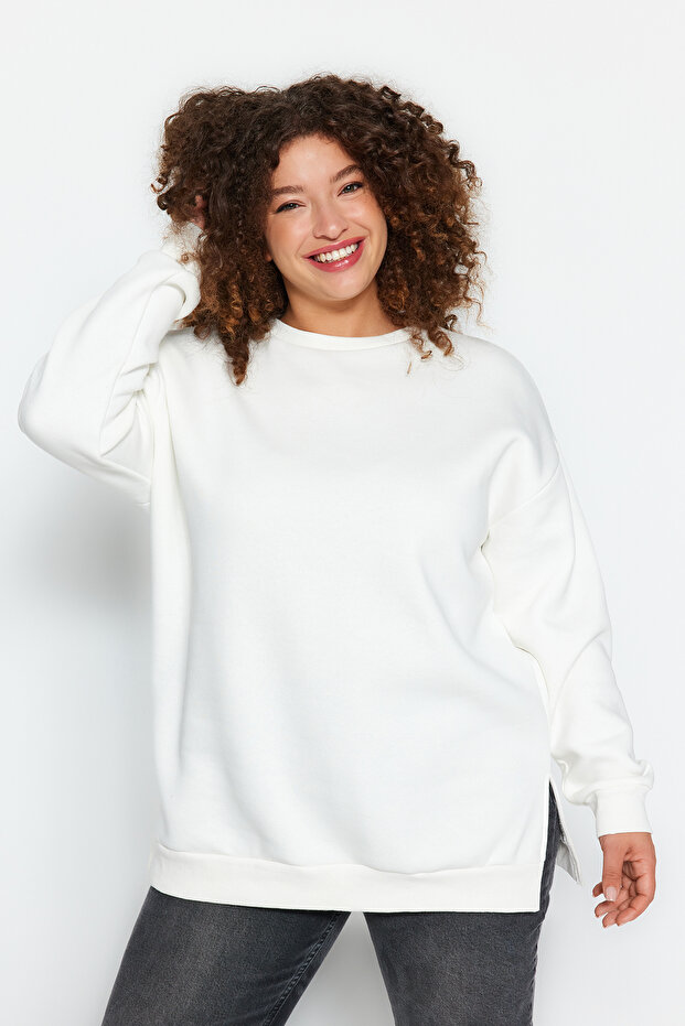 Ekru Kalın İçi Polarlı Yırtmaçlı Oversize/Bol Kesim Örme Büyük Beden Sweatshirt TBBAW24AO00003 - 2