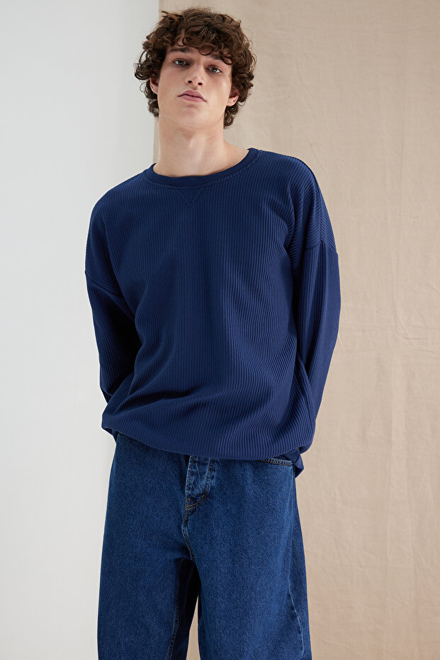 Navy Blue Textured Collar Detailed Oversize Sweatshirt - TMNAW24SW00233