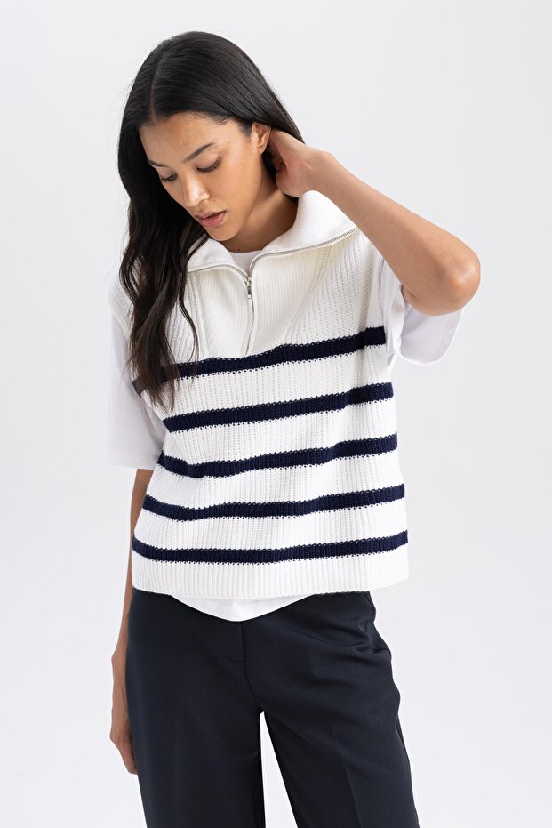 Relax Fit Striped Zippered Stand Collar Sweater A9182ax23wn