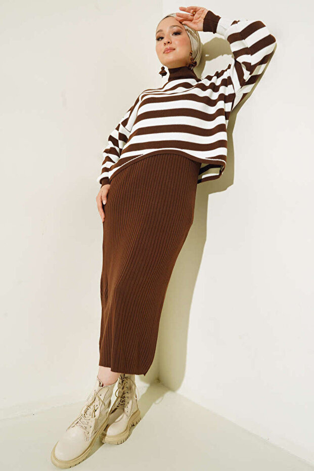 5105 Turtleneck Gilet Knitwear Suit Brown