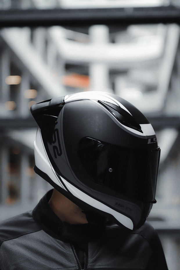 Rapıd 2 Race Deeper Mat Beyaz-siyah Kask (1 SİYAH 1 ŞEFFAF VİZÖR) - 4