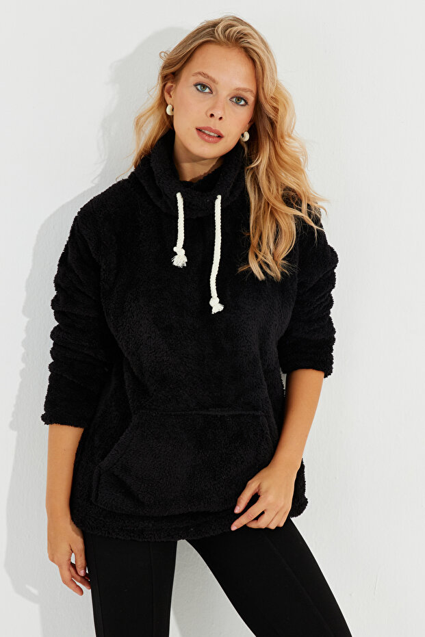 Women's Black Kangaroo Pocket Plush Sweatshirt Q978