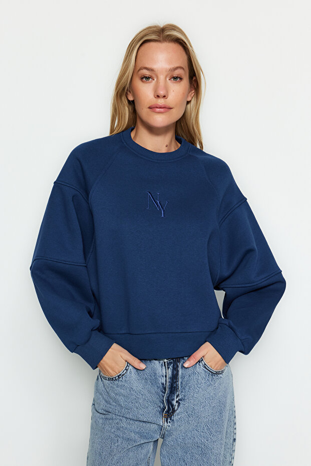 Indigo Bisiklet Yaka Regular Fit Nakışlı Kalın İçi Polarlı Örme Sweatshirt TWOAW24SW00199 - 3