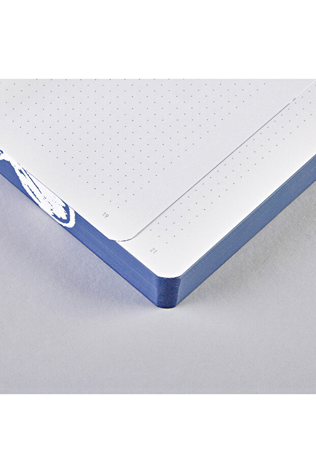 Graphic L - HEAD IN THE CLOUDS - 3