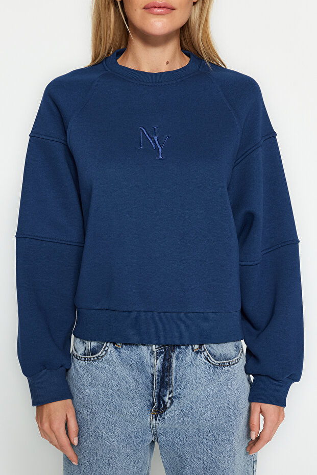 Indigo Bisiklet Yaka Regular Fit Nakışlı Kalın İçi Polarlı Örme Sweatshirt TWOAW24SW00199 - 4