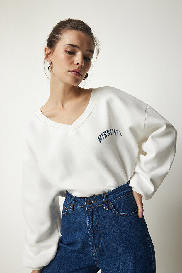 Women's Ecru V-Neck Oversize Crop Knitted Sweatshirt MC00239
