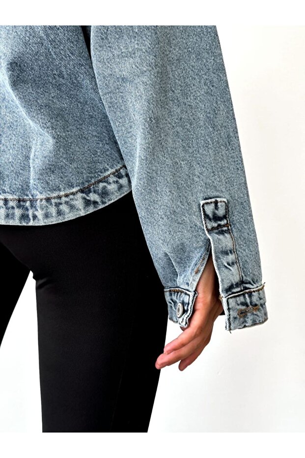 سترة من قماش الدنيم بجيب كبير - 4