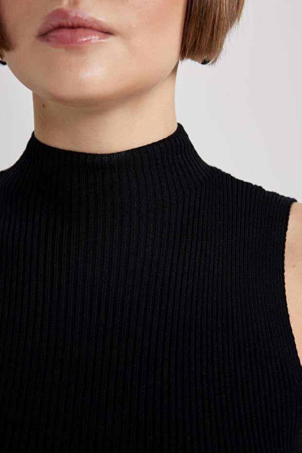 Fitted Vücuda Oturan Yarım Balıkçı Yaka Basic Düz Kolsuz Midi Triko Elbise B8134ax23wn - 4